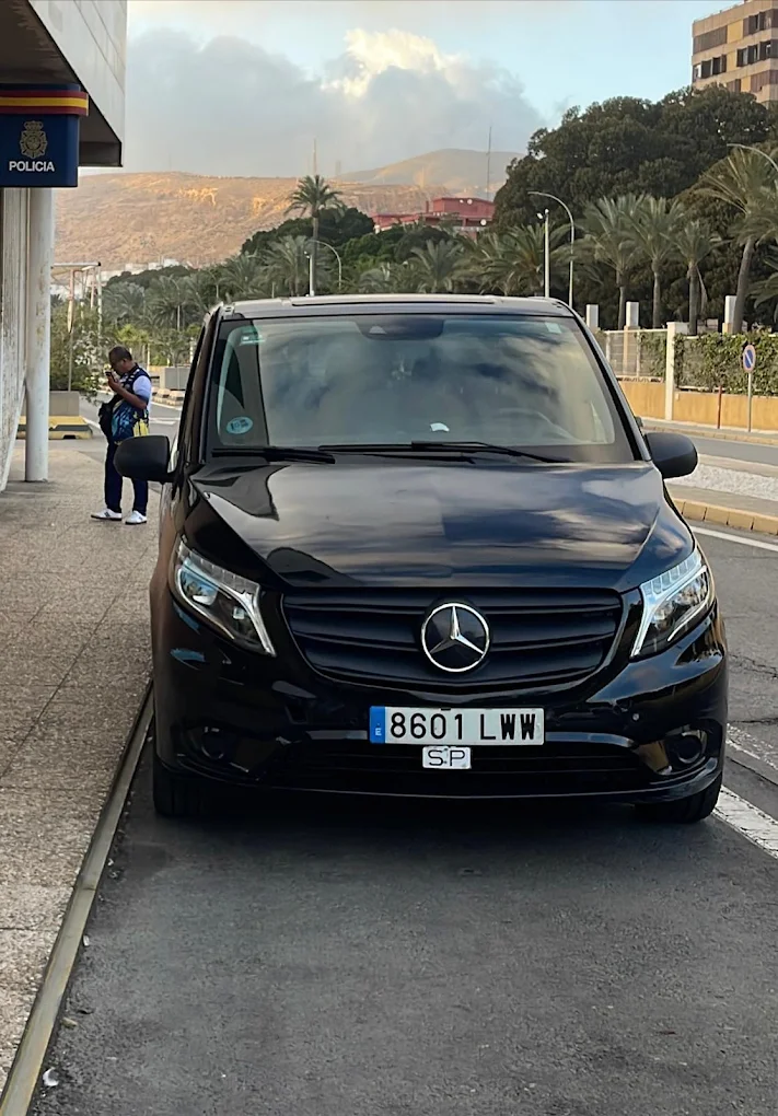 Mercedes Vito de Autos & Taxi Indalo en servicio urbano