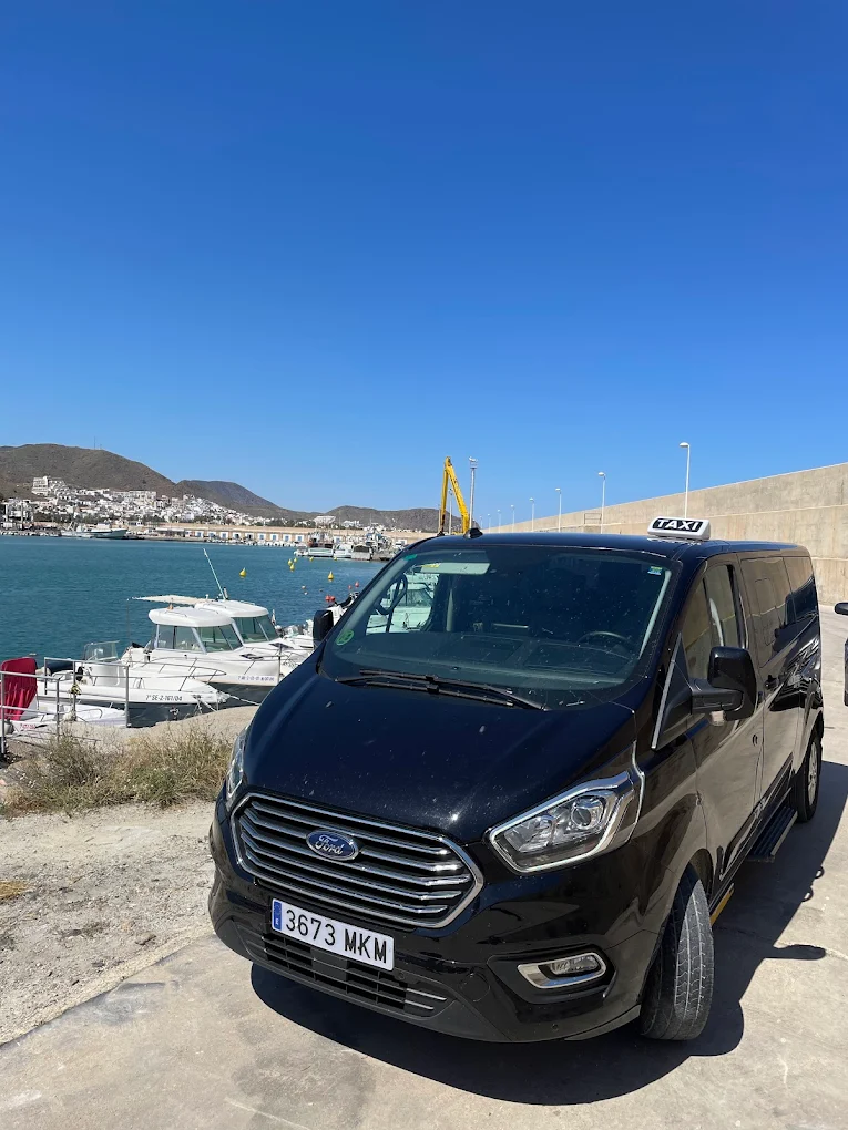 Eight-seater taxi from Autos & Taxi Indalo at Garrucha harbour